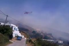 Κόλαση στην Άνδρο από τη φωτιά - Eκκενώθηκε το χωριό Άνω Πιτροφός, κινδυνεύουν οι Μένιτες