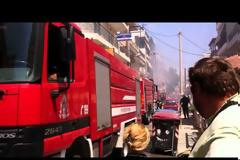 Φωτιά στο Περιστέρι - Από θαύμα σώθηκαν ιδιοκτήτης μαγαζιού και πελάτισσα