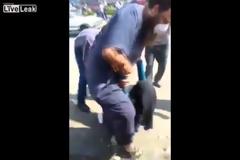 Βίντεο ΣΟΚ: Αίγυπτος - Πυροβόλησαν διαδηλώτρια στη μέση του δρόμου