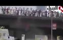 Η στιγμή που άοπλος διαδηλωτής στέκεται μπροστά από τανκ και
πυροβολείται εν ψυχρώ