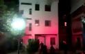 Λαμία: Ψυχασθενής «σεληνιάστηκε» και πήγε να κάψει τη μάνα του βάζοντας φωτιά στο σπίτι [video]