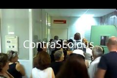 Πάτρα: Κλωτσιές και μπουνιές στο ΙΚΑ Αγίου Αλεξίου - Tους χώρισε η αστυνομία - Δείτε το video