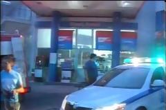 Έπαθε εγκεφαλικό και έπεσε σε τοίχο σπιτιού. Το ασθενοφόρο άργησε πάνω από 25 λεπτά [Video]