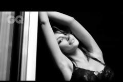 H Madalina Ghenea με τα εσώρουχά της