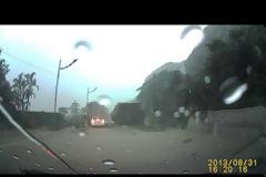 Κι εκεί που οδηγείς αμέριμνος, ξαφνικά… [Video]