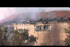 Μεγάλη πυρκαγιά σε κατοικημένη περιοχή στην Δράμα [video]