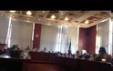 Kατεδαφίζεται ο καταυλισμός των Ρομά στην οδό Κύπρου στο Μενίδι