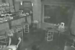 Δείτε το σοκαριστικό ατύχημα μίας barwoman