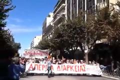 Μεγάλη διαδήλωση κατά της διαθεσιμότητας στη Θεσσαλονίκη - Οι διαδηλωτές προσπάθησαν να φθάσουν στα γραφεία της Χρυσής Αυγής [video]