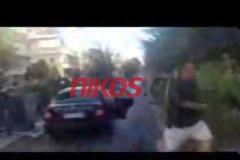 ΕΚΤΑΚΤΟ: Επιτέθηκαν στον Πάνο Καμμένο στο Κερατσίνι. Έφαγε μπουνιές και κλοτσιές (video)