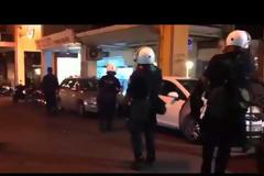 Πάτρα: Πέτρες και δακρυγόνα και πάλι στο κέντρο - Ζημιές σε δύο καταστήματα - Δείτε φωτο-video