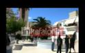 Επεισόδια στο αντιφασιστικό συλλαλητήριο – Εριξαν πέτρες, αβγά και μπογιά στα γραφεία της Χρυσής Αυγής στο Αργοστόλι