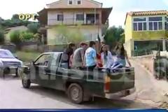 Ηλεία: Μαθητές πάνε στο σχολείο με καρότσα και «παπί»!