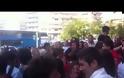 Σε μαθητική συγκέντρωση διαμαρτυρίας ο ΠΑΟΚτζής ιερέας από το Τρίλοφο