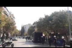 Δείτε στο VIDEO τη σύλληψη των αντιεξουσιαστών στο πρώην ορφανοτροφείο στη Τούμπα