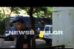 Πήρε... φόρα η Ζαρούλια και σαρώνει τα πάντα στο πέρασμά της! - Νέα επίθεση σε τηλεοπτικό συνεργείο