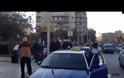 Συνθήματα εναντίον του Μπουτάρη κατά τη μετονομασία της Πλατείας Καραϊσκάκη σε 