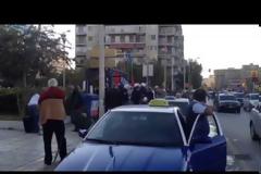 Συνθήματα εναντίον του Μπουτάρη κατά τη μετονομασία της Πλατείας Καραϊσκάκη σε Πλατεία Δυρραχίου [video]
