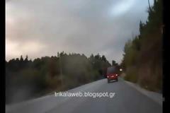 Πως από του πουθενά.. μπορεί να προκληθεί ένα τροχαίο ατύχημα στα Τρίκαλα [video]