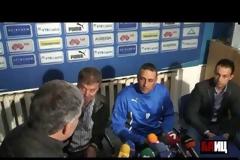 Οπαδοί έγδυσαν τον προπονητή γιατί τον θεωρούν προδότη! [video]