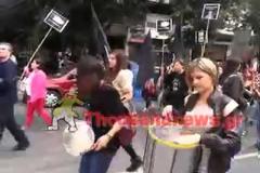 Υπό τους ήχους κρουστών πραγματοποιήθηκε η πορεία φοιτητών και διοικητικών υπαλλήλων του ΑΠΘ στους κεντρικούς δρόμους της Θεσσαλονίκης [video]