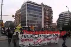 Υπό τους ήχους κρουστών πραγματοποιήθηκε η πορεία φοιτητών και διοικητικών υπαλλήλων του ΑΠΘ στους κεντρικούς δρόμους της Θεσσαλονίκης [video]