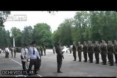 Δείτε τι διέκοψε την παρέλαση! Τρόμος οι στρατιώτες!