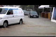 Φιλιατρά: Ποτάμι το νερό από την έντονη βροχόπτωση με ζημιές και προβλήματα! [video]