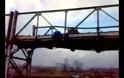 Πώς μπορείτε να ρίξετε μια γέφυρα επισκευάζοντας την! [video]