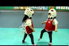 Ο πιο χαριτωμένος αγώνας Taekwondo που έχετε δει