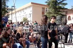Συναυλία διαμαρτυρίας από τους μαθητές του Μουσικού Ξάνθης [video]