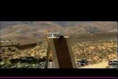 Απίστευτο άλμα... Ξεκινά με skate και καταλήγει σε base jumping! [Video]