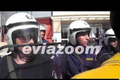 Εύβοια: Δακρυγόνα και ξύλο στο διοικητήριο - ΜΑΤ εναντίον εργαζομένων (Βίντεο)