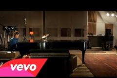 O Sir Paul McCartney μόλις κυκλοφόρησε το νέο του video clip για το τραγούδιQueenie Eye!