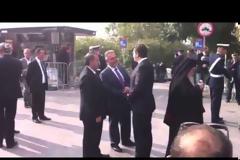Αγκαλιές και φιλιά για Μπουτάρη - Τζιτζικώστα έξω από τον Άγιο Δημήτριο