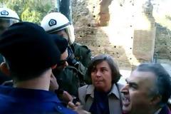 To αστυνομοκρατούμενο κράτος Σαμαρά-Βενιζέλου, ''δέρνει''ακόμα και Βουλευτές! [Video]