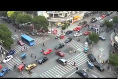 Χαοτική κίνηση σε διασταύρωση στην Κίνα [video]