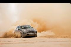 Η νέα Porsche Macan δεν μασάει ούτε στην έρημο [Video]