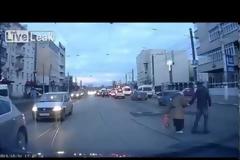 Βίντεο που μας δίνει ελπίδες πως υπάρχουν ακόμα καλοί άνθρωποι!