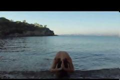 H γνωστή γυμνάστρια Χριστίνα Πάζιου κάνει φθινοπωρινή γυμνn γιόγκα και μοιράζει...εγκεφαλικά! [video]