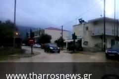 Αυτοκίνητα παρέσυρε το ρέμα της Θουρίας – Τεράστια προβλήματα από την κακοκαιρία [video]