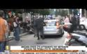 Απίστευτο βίντεο! Τροϊκανός ανοίγει τη πόρτα του αυτοκινήτου και ρίχνει μοτοσυκλετιστή...