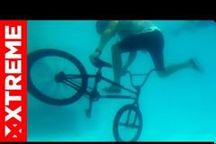 Skate και bmx κόλπα στο βυθό της πισίνας! [Video]