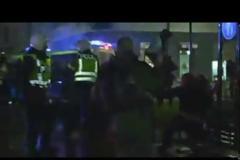 Έντονα επεισόδια στην ελληνική πρεσβεία στη Σουηδία για τη Χρυσή Αυγή