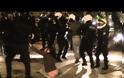 Αστυνομικοί επιτέθηκαν σε καφενείο στα Εξάρχεια [Video]