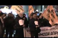 Με συνθήματα υποδέχτηκαν τον Υφυπουργό Μεταφορών Μιχάλη Παπαδόπουλο, εκπαιδευτικοί που έχουν τεθεί σε διαθεσιμότητα