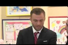 ΑΒΡΑΑΜ ΟΝ... CAMERA ΣΤΑ ΒΡΑΒΕΙΑ UNICEF 2013 *ΒΙΝΤΕΟ*