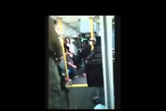 Απίστευτο! Γυναίκα μπλέκεται σε καυγά και πετάει κάτω το μωρό της! [video]