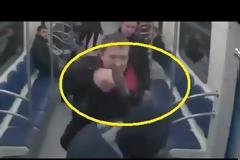 Σοκ: Πυροβόλησαν άνδρα στο πρόσωπο μέσα στο μετρό της Μόσχας (video)