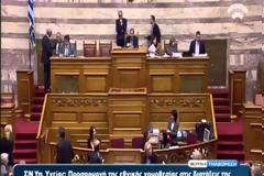 Με ουρλιαχτά και αποχωρήσεις πέρασε η τροπολογία για τα φάρμακα